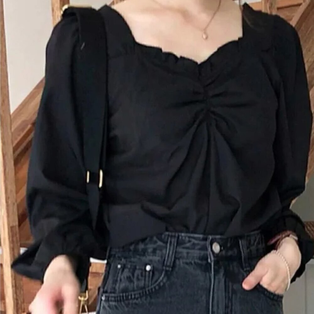Dazy Sadie Top M NWOT Black Pleated Sweetheart Neck Long Sleeve Victorian Preppy
